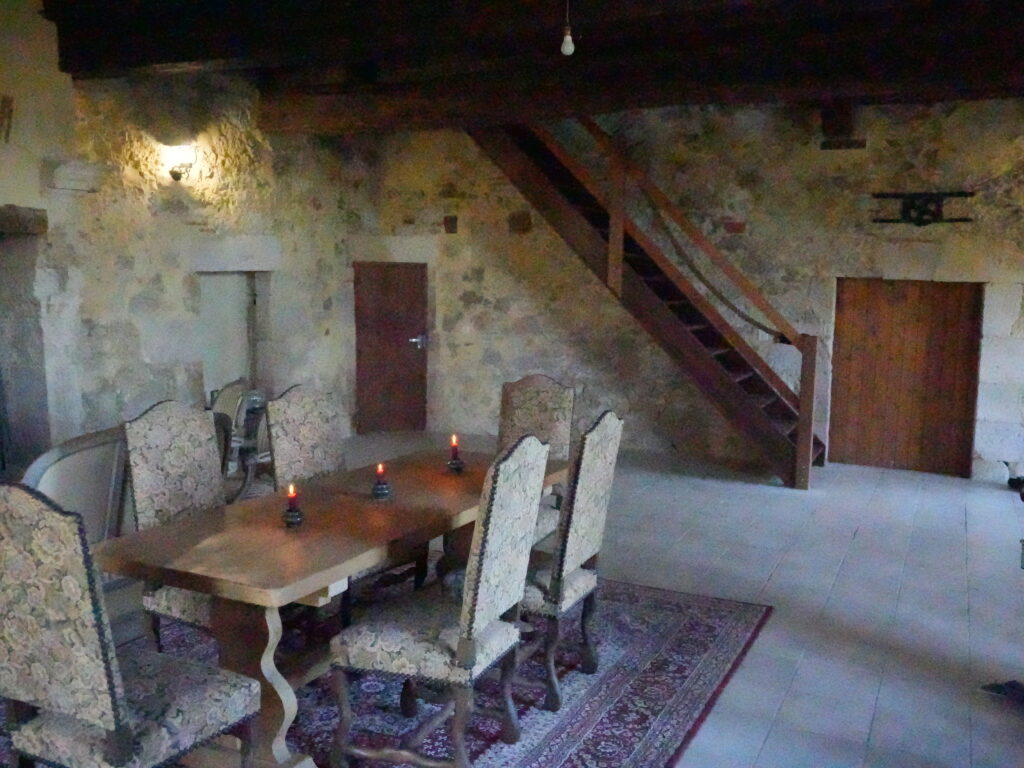 Tarifs Salle à manger pour stages peinture Grand Castillon