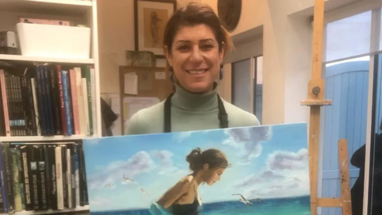 Accueil - Famille du Grand CastillonPhoto de Sabrina avec un tableau